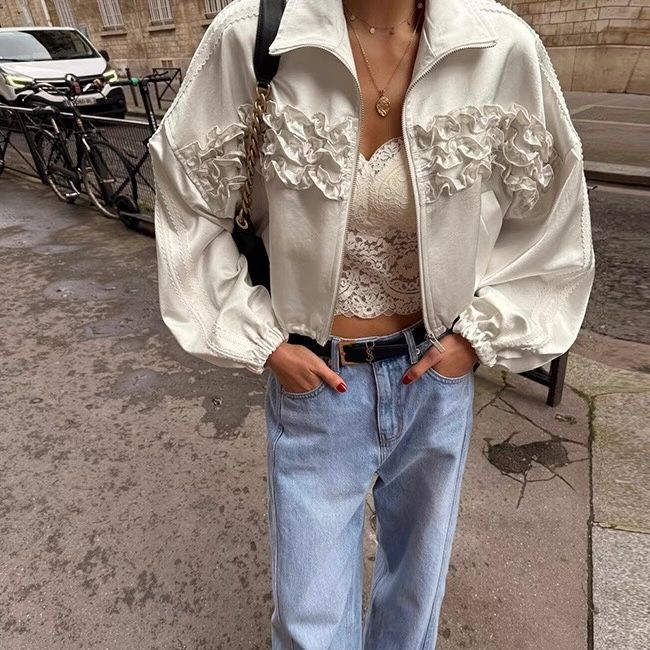 【2色展開】フリルライン×サテン調ライトアウター｜華やぎを纏う大人のショートジャケット