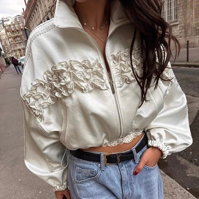 【2色展開】フリルライン×サテン調ライトアウター｜華やぎを纏う大人のショートジャケット