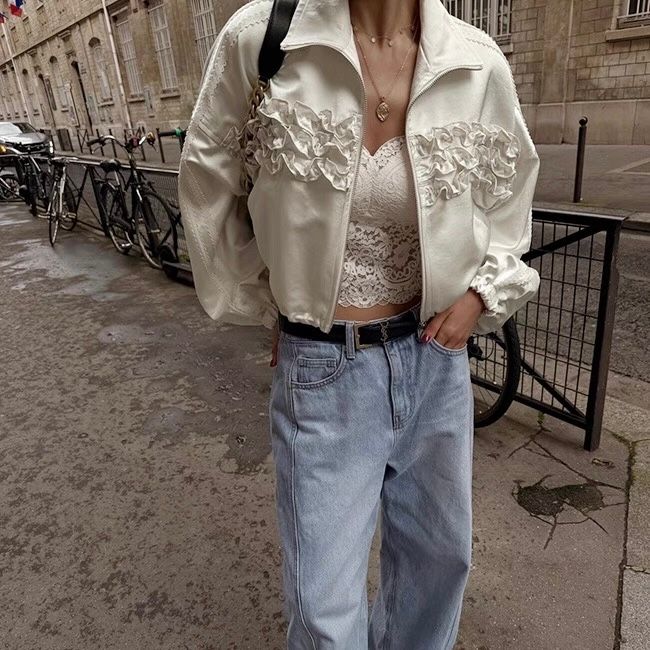 【2色展開】フリルライン×サテン調ライトアウター｜華やぎを纏う大人のショートジャケット