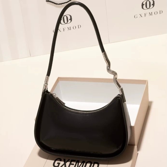 モード系 【牛革】ウェーブメタルハンドル レザーワンショルダーバッグ