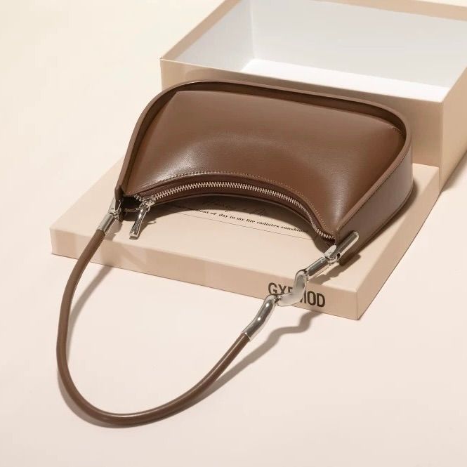 モード系 【牛革】ウェーブメタルハンドル レザーワンショルダーバッグ