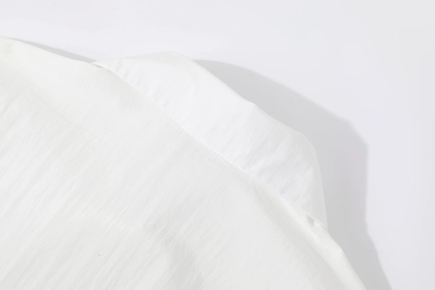 モード系 【レースインナー付き 変形レイヤードシャツアウター（ホワイト／ブラック）】