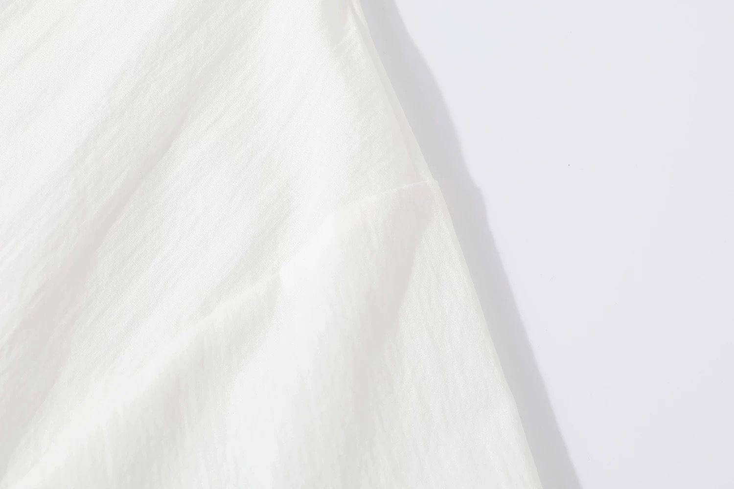 モード系 【レースインナー付き 変形レイヤードシャツアウター（ホワイト／ブラック）】