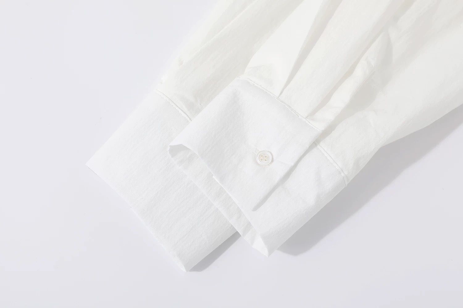 モード系 【レースインナー付き 変形レイヤードシャツアウター（ホワイト／ブラック）】