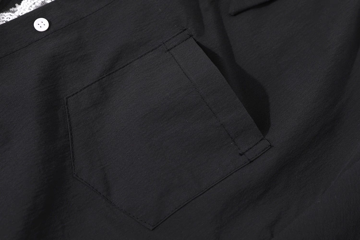 モード系 【レースインナー付き 変形レイヤードシャツアウター（ホワイト／ブラック）】