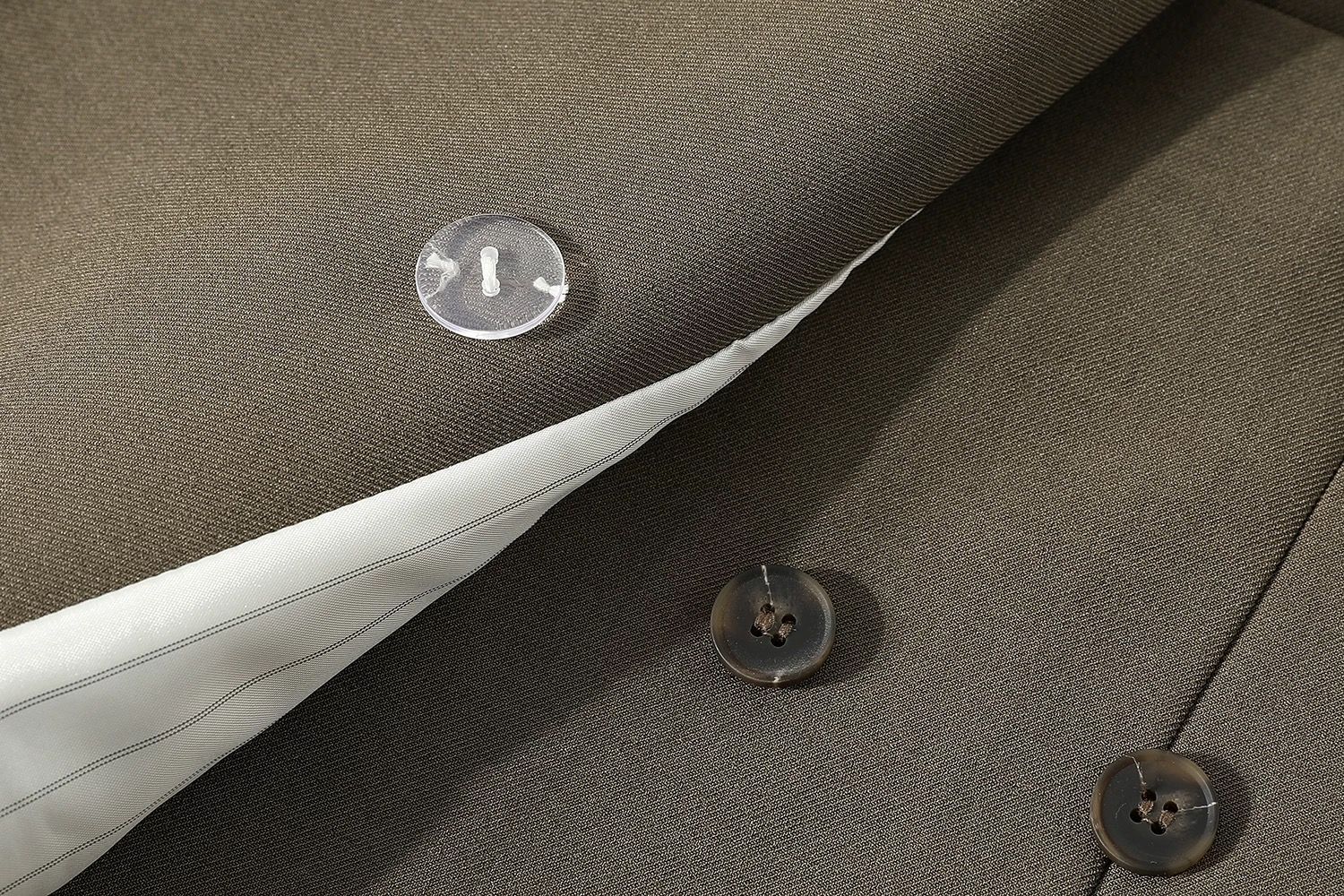 モード系 M〜XL対応】ダブルブレスト テーラードライトジャケット（ブラック／カーキ）