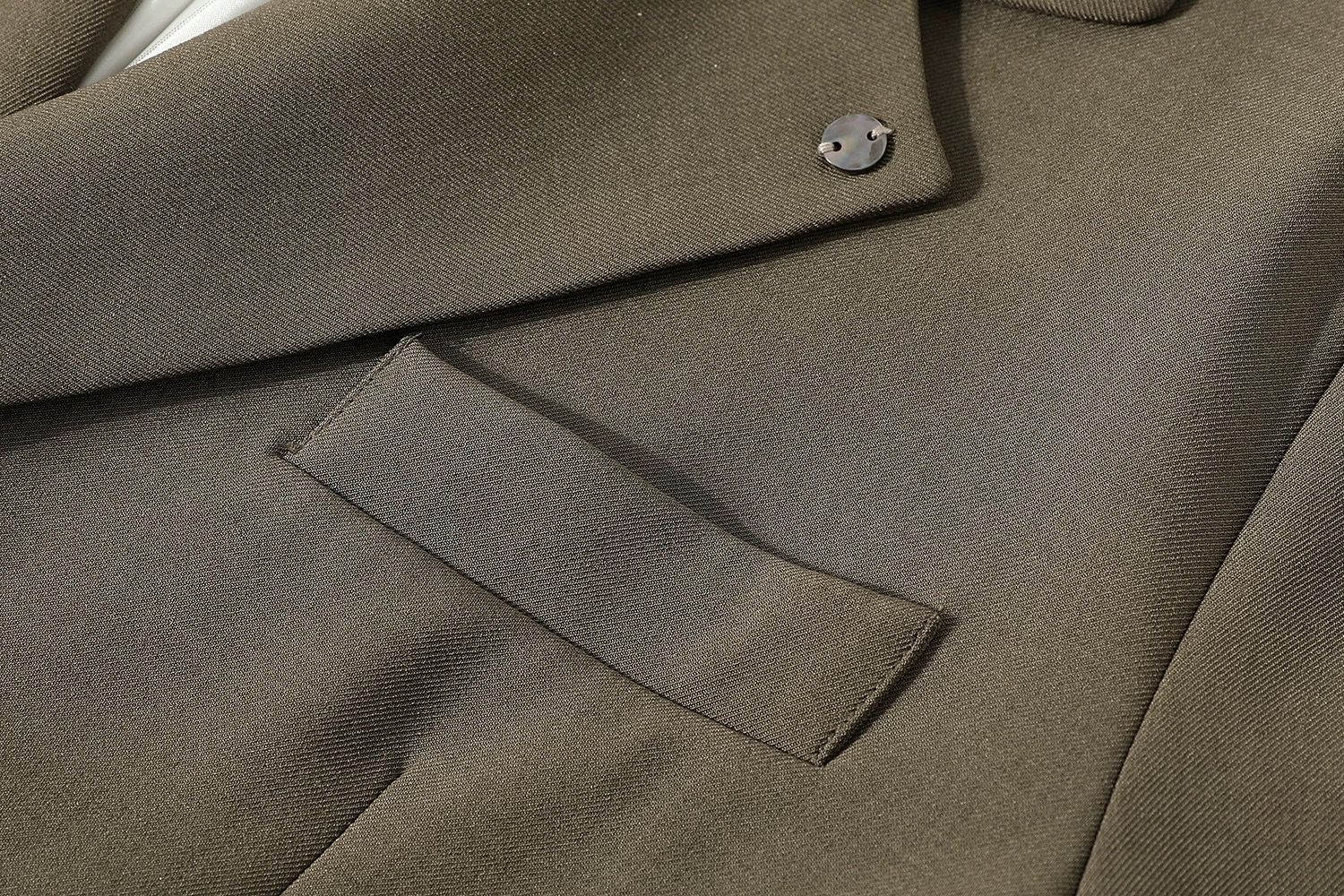 モード系 M〜XL対応】ダブルブレスト テーラードライトジャケット（ブラック／カーキ）