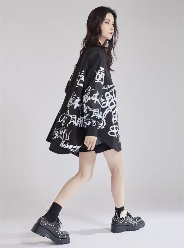 モード系 【ユニセックス対応】アートプリント オーバーサイズシャツ（ホワイト／ブラック）