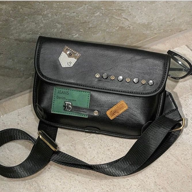 モード系 【ユニセックス】ヴィンテージ調レザーショルダーバッグ｜斜めがけメッセンジャー