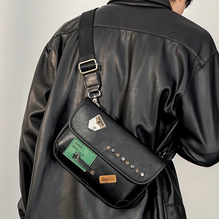 モード系 【ユニセックス】ヴィンテージ調レザーショルダーバッグ｜斜めがけメッセンジャー