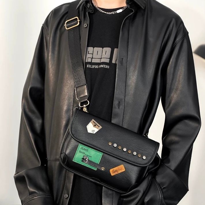 モード系 【ユニセックス】ヴィンテージ調レザーショルダーバッグ｜斜めがけメッセンジャー