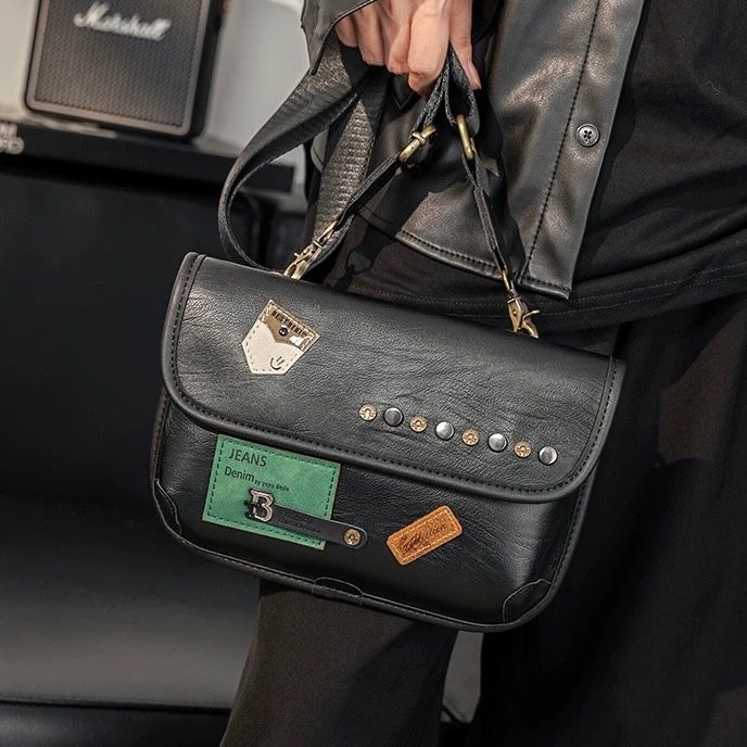 モード系 【ユニセックス】ヴィンテージ調レザーショルダーバッグ｜斜めがけメッセンジャー