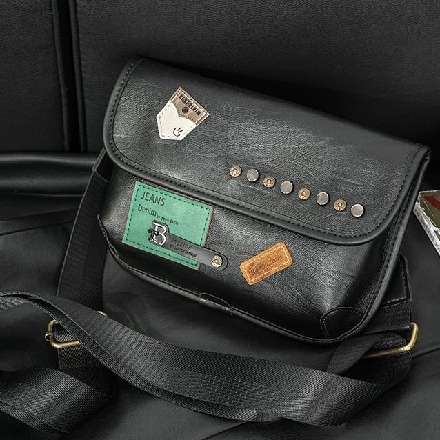 モード系 【ユニセックス】ヴィンテージ調レザーショルダーバッグ｜斜めがけメッセンジャー