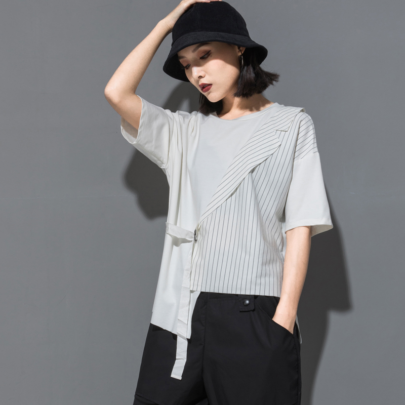 モード系 アシンメトリーデザインで魅せる技ありモードTシャツ｜ストライプ切替×ベルト付き×ゆったりシルエット