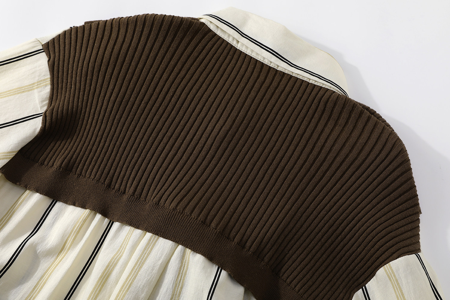 モード系 【FREE SIZE】リブ切替レイヤード風ストライプシャツトップス （ブラックリブ／ブラウンリブ）