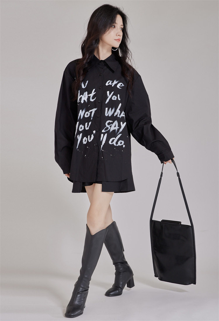 モード系 【M〜3XL対応】ペイントロゴプリント オーバーサイズシャツ（ブラック／ホワイト）