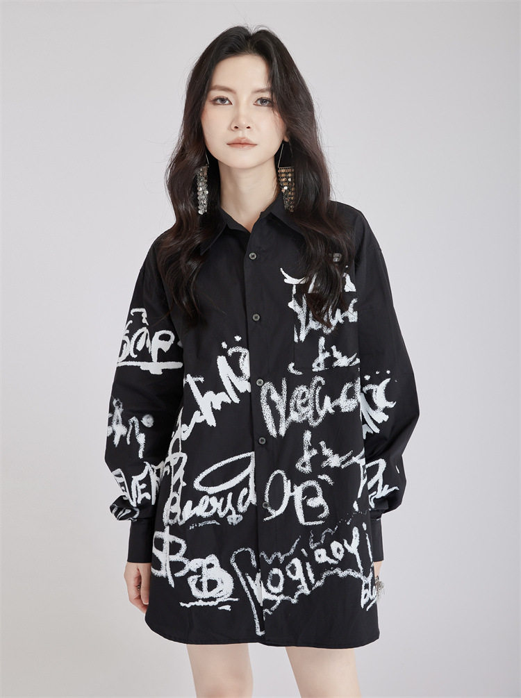 モード系 【ユニセックス対応】アートプリント オーバーサイズシャツ（ホワイト／ブラック）
