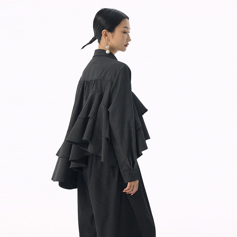 モード系 【フリーサイズ】ストライプフリルデザイン シャツトップス（ブラック／ホワイト）