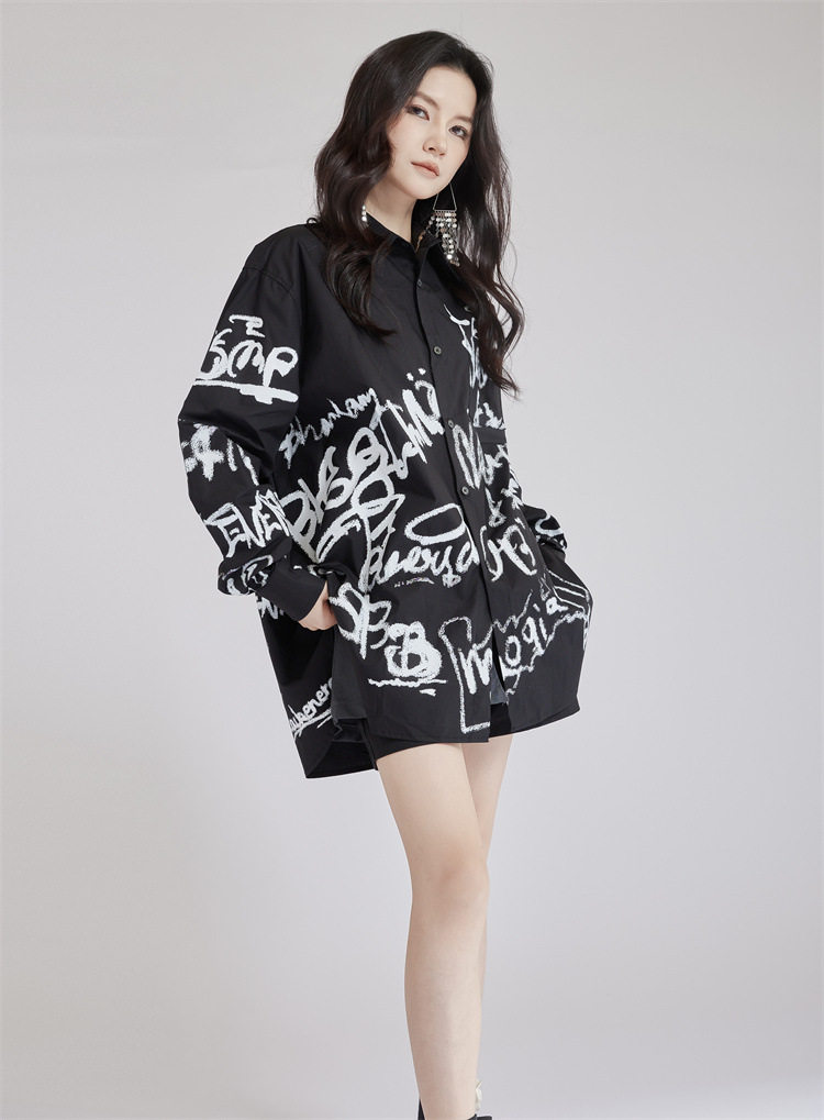 モード系 【ユニセックス対応】アートプリント オーバーサイズシャツ（ホワイト／ブラック）