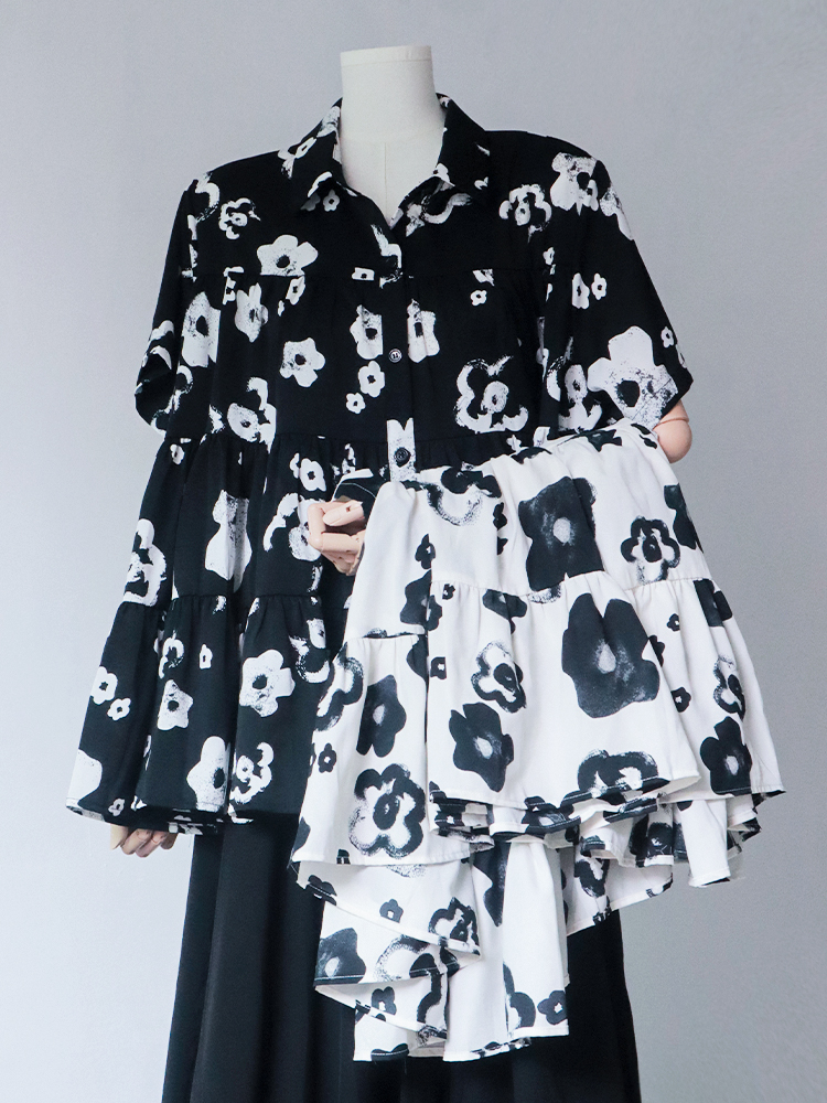 モード系 【体型カバーも叶う】ティアードフリル花柄シャツ｜ゆったりシルエット×モードデザイン（ブラック）