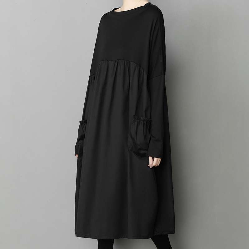 モード系ファッション ゆったりシルエットのティアードワンピース