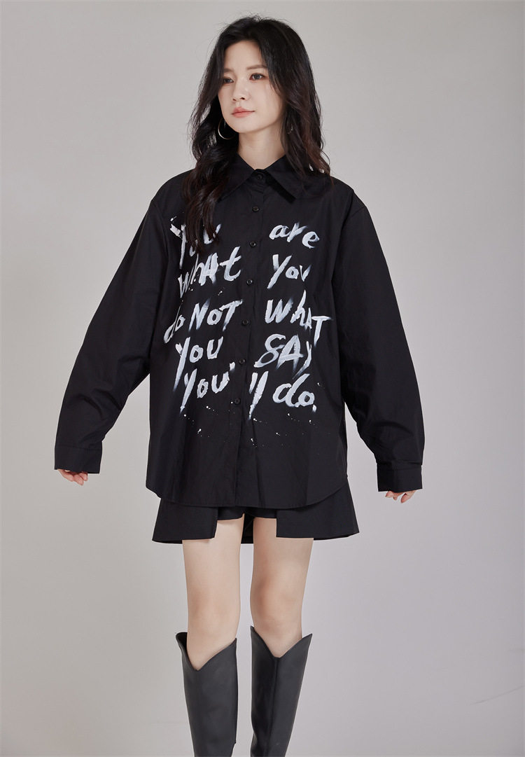 モード系 【M〜3XL対応】ペイントロゴプリント オーバーサイズシャツ（ブラック／ホワイト）