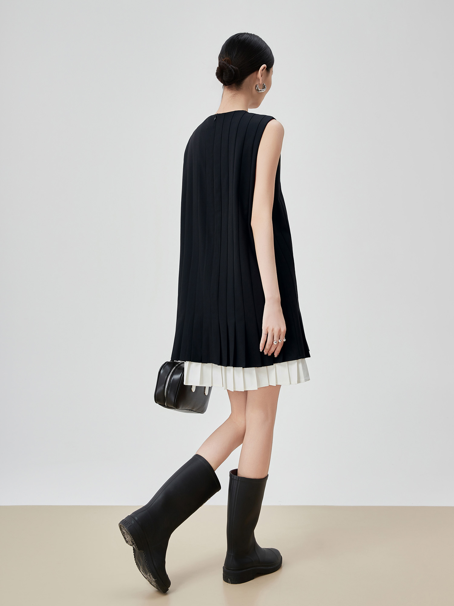 モード系 【S〜L】ノースリーブ袖プリーツ×レイヤード風ワンピース