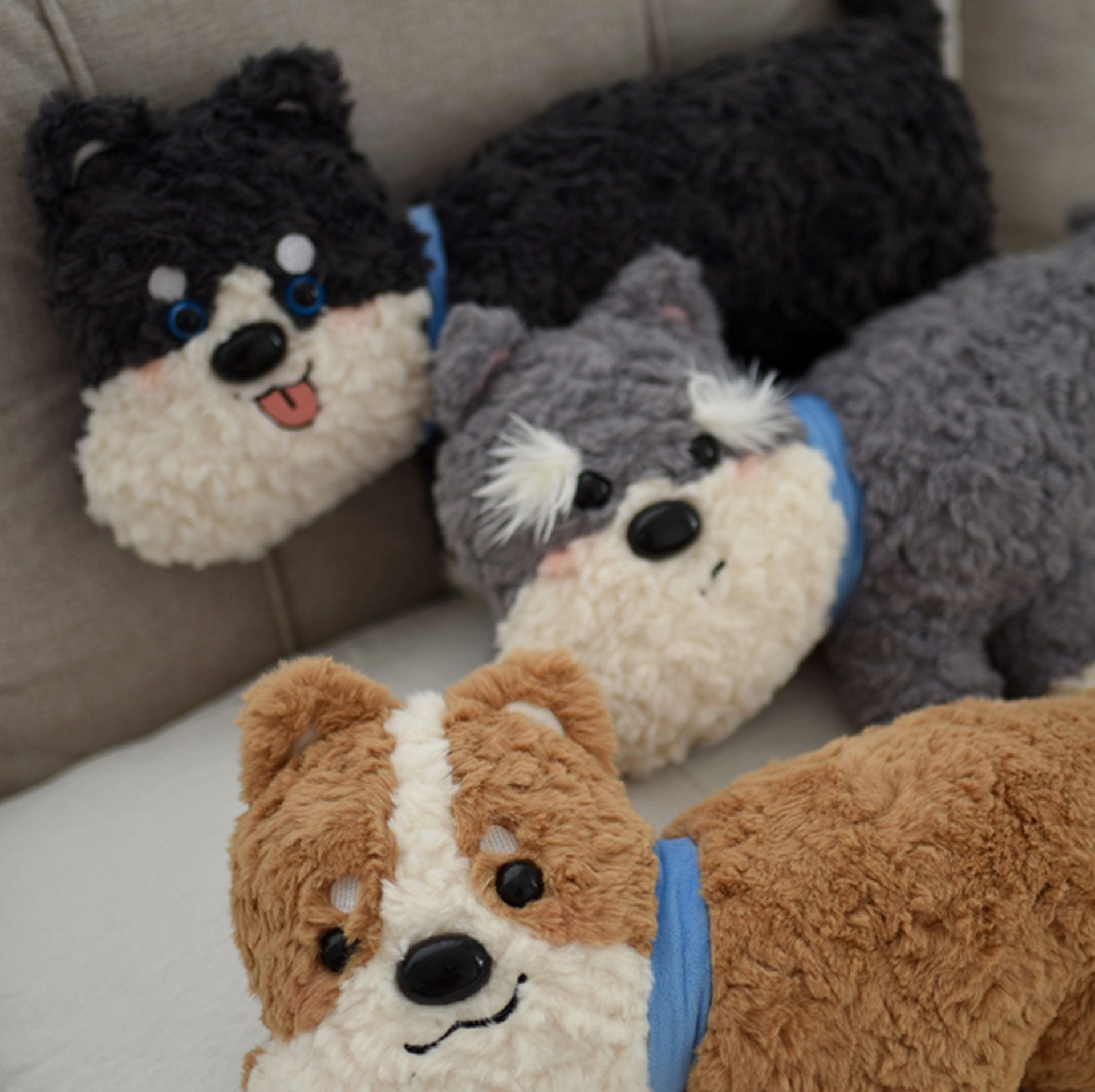 犬 ぬいぐるみ もこもこ毛質のシュナウザー抱き枕型ぬいぐるみ
