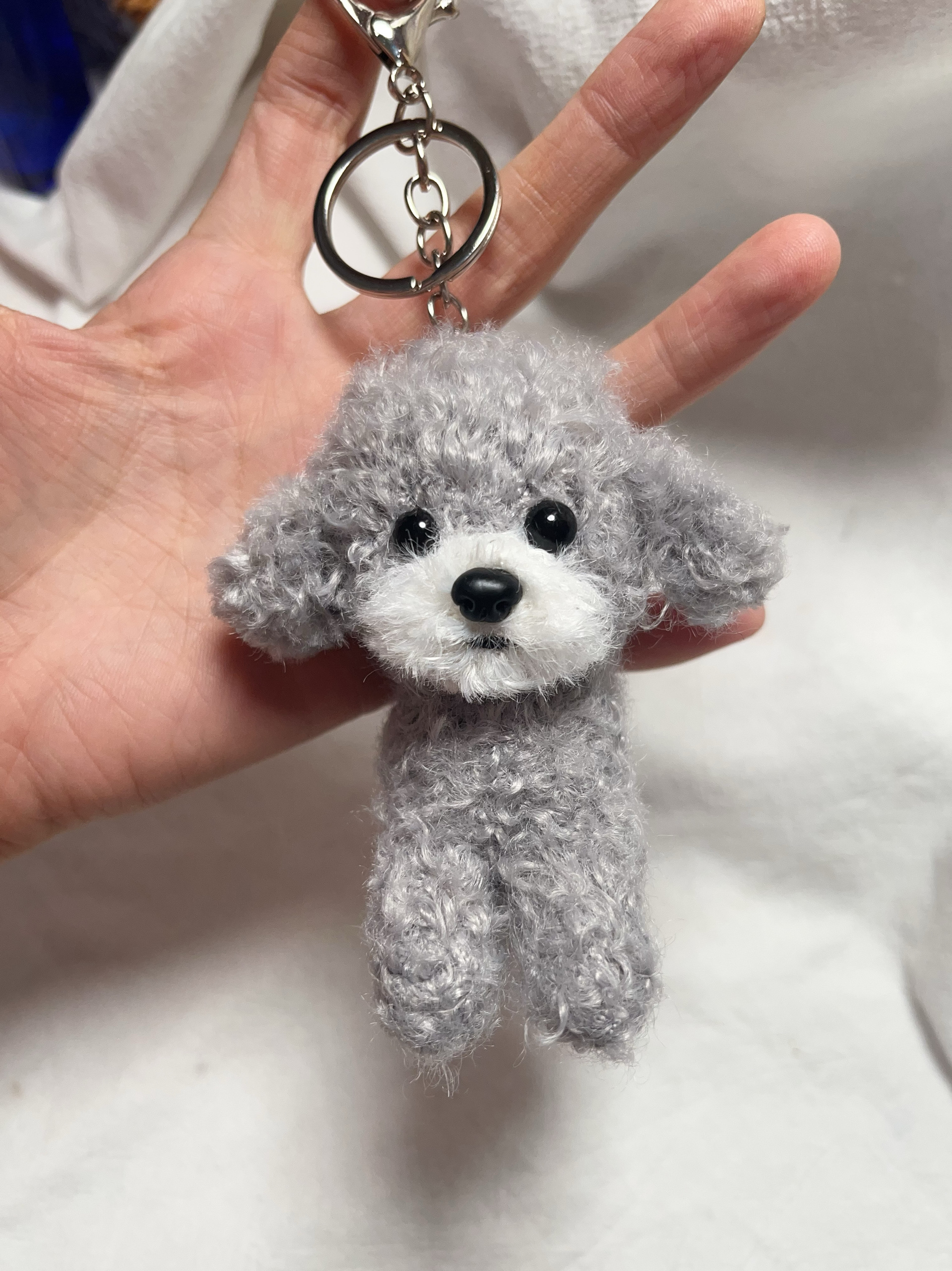 犬 ぬいぐるみ ふわもこプードルのキーホルダー
