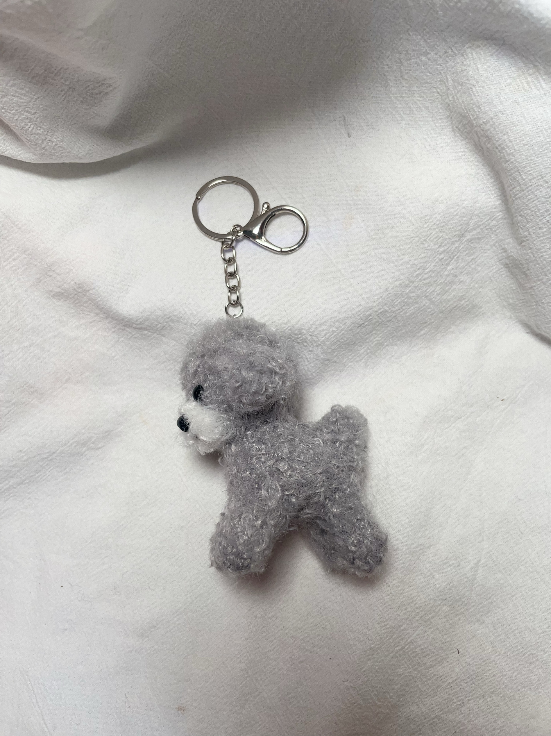 犬 ぬいぐるみ ふわもこプードルのキーホルダー