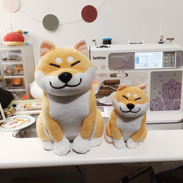 犬 ぬいぐるみ にこにこ笑顔の柴犬ぬいぐるみ