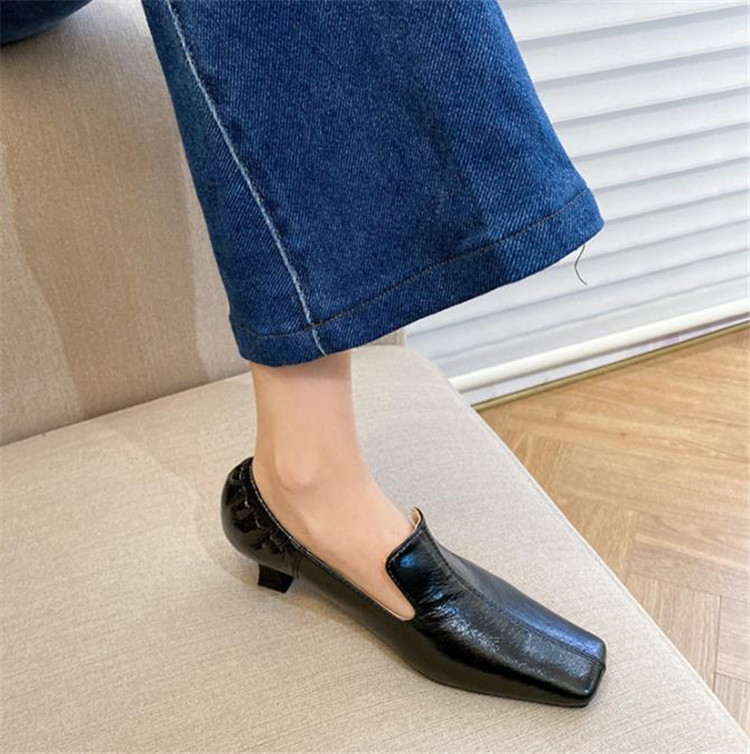 秋新作 女性用 歩きやすい角つま先 モカシン