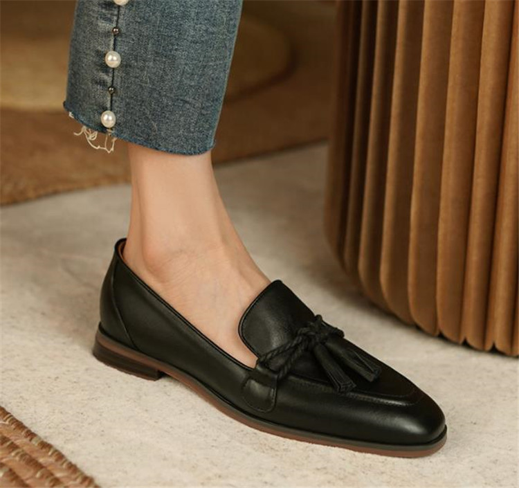 タッセル付き本革モカシン太めヒールローファー