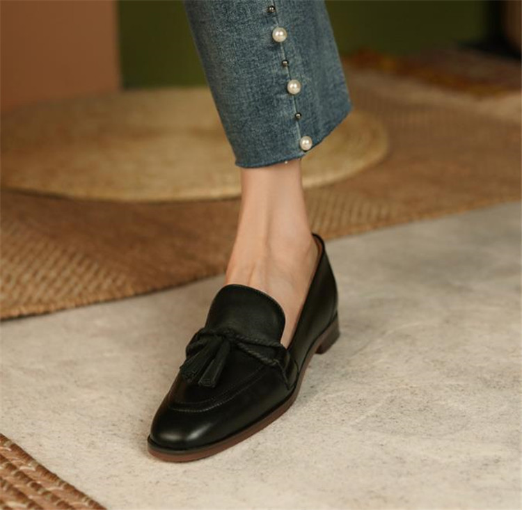 タッセル付き本革モカシン太めヒールローファー