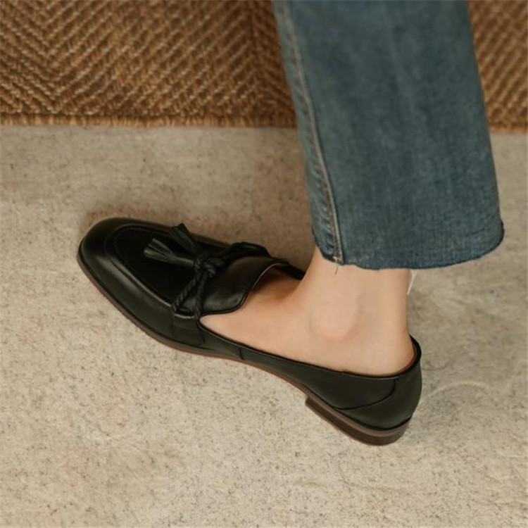 タッセル付き本革モカシン太めヒールローファー