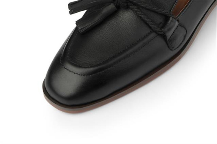 タッセル付き本革モカシン太めヒールローファー