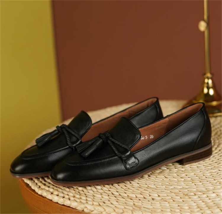 タッセル付き本革モカシン太めヒールローファー