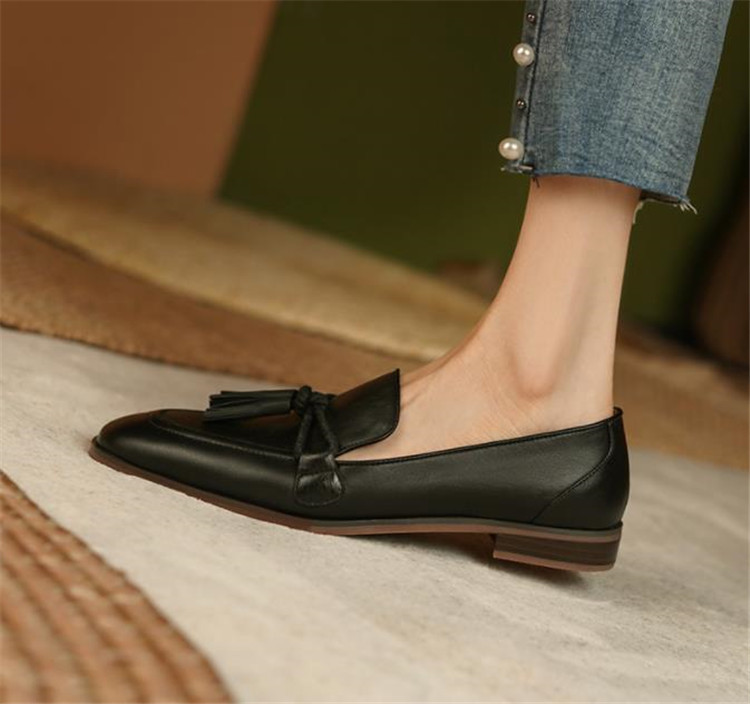 タッセル付き本革モカシン太めヒールローファー