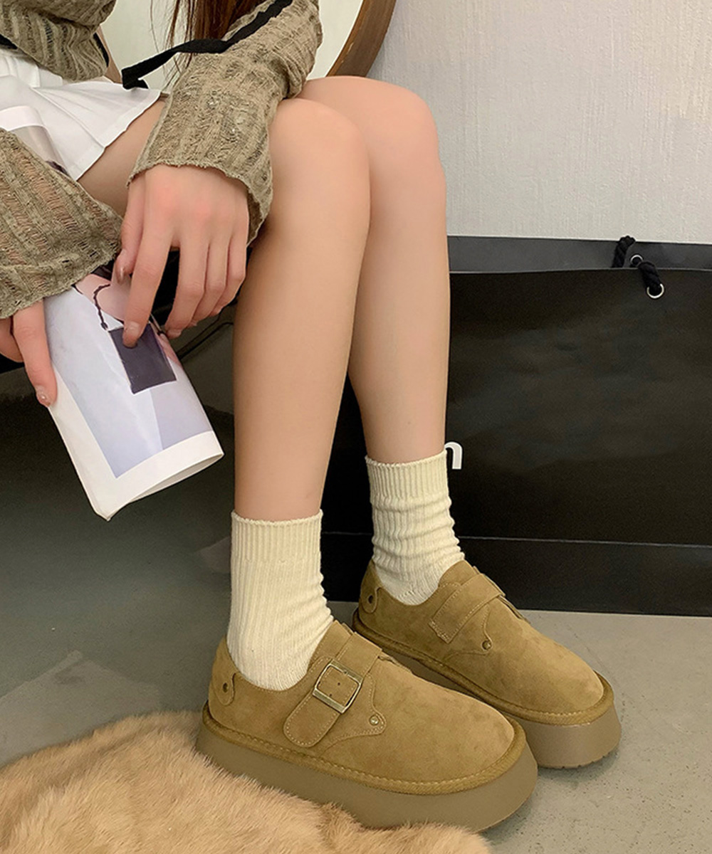 厚底モカシンシューズ ベルト付きスエード調パンプス