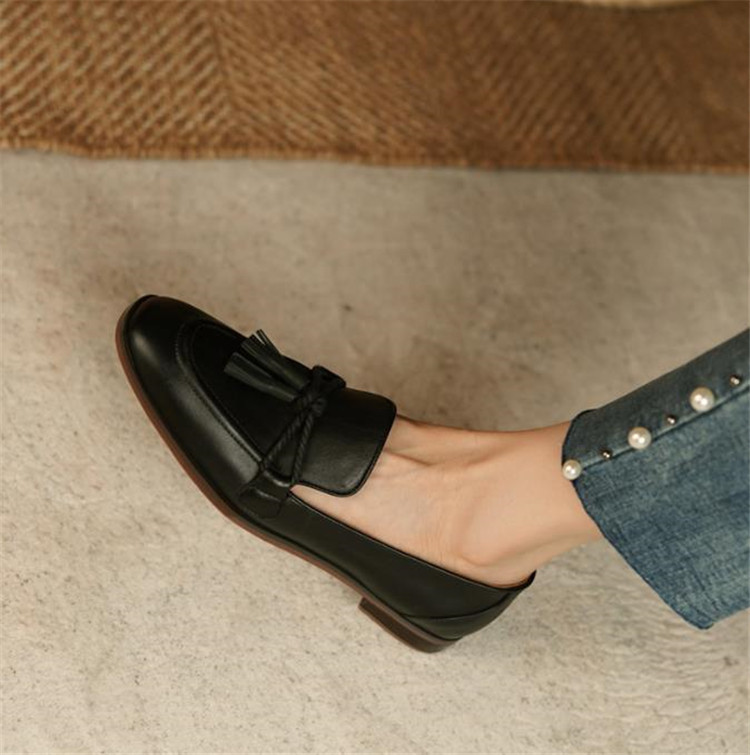 タッセル付き本革モカシン太めヒールローファー