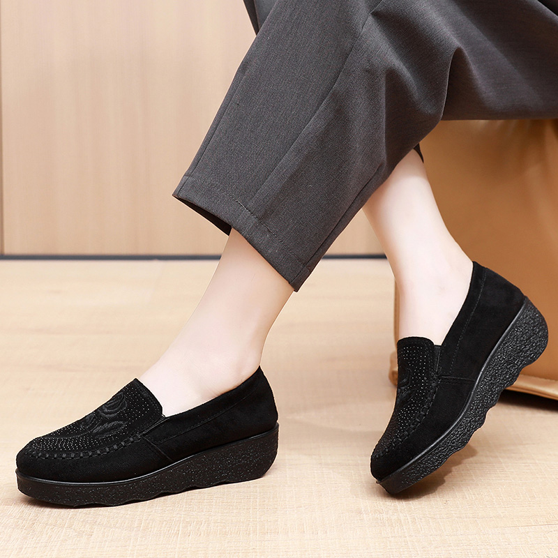 モカシン 厚底 キラキラ刺繍入り厚底モカシン
