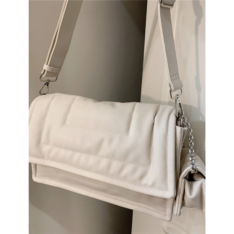 マザーズバッグ キルティング加工大容量ショルダー型マザーズバッグ