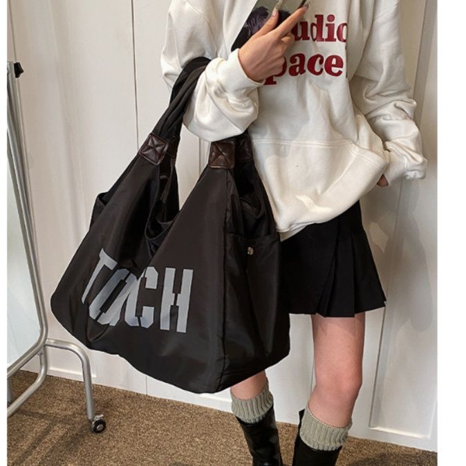 マザーズバッグ 軽量ナイロン素材の大容量大きめトートバッグ