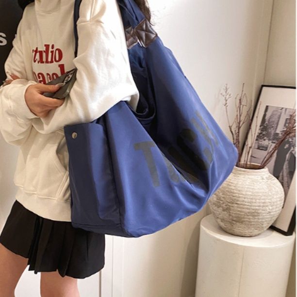 マザーズバッグ 軽量ナイロン素材の大容量大きめトートバッグ