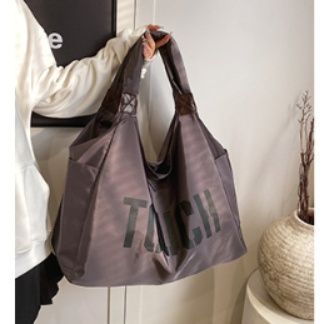 マザーズバッグ 軽量ナイロン素材の大容量大きめトートバッグ