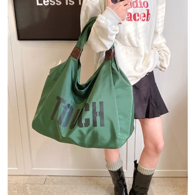 マザーズバッグ 軽量ナイロン素材の大容量大きめトートバッグ