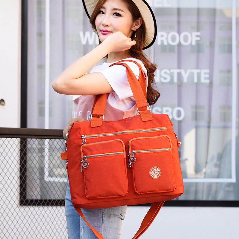 マザーズバッグ 多機能ポケット付き軽量ナイロントートバッグ