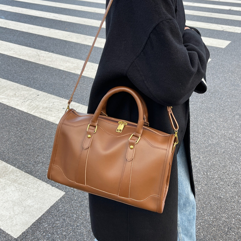 マザーズバッグ 上質合成革手提げ肩掛け両用ボストン型２wayマザーズバッグ