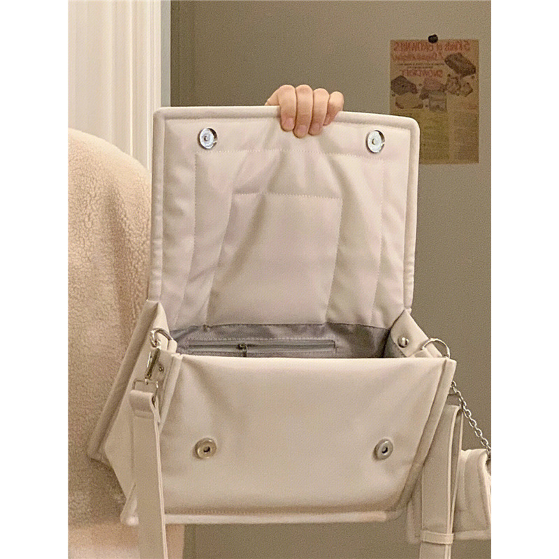 マザーズバッグ キルティング加工大容量ショルダー型マザーズバッグ