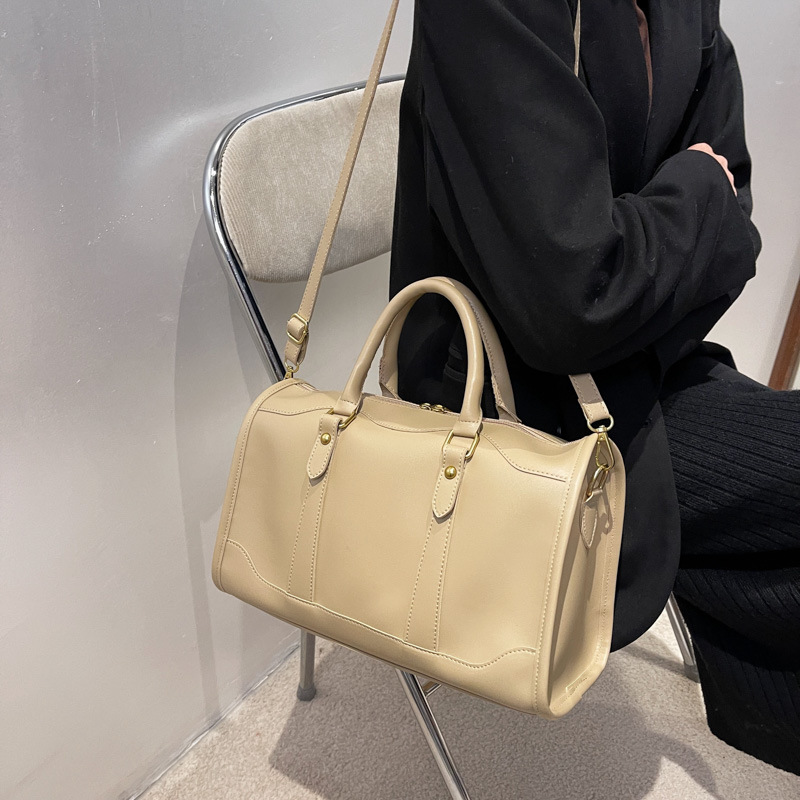 マザーズバッグ 上質合成革手提げ肩掛け両用ボストン型２wayマザーズバッグ